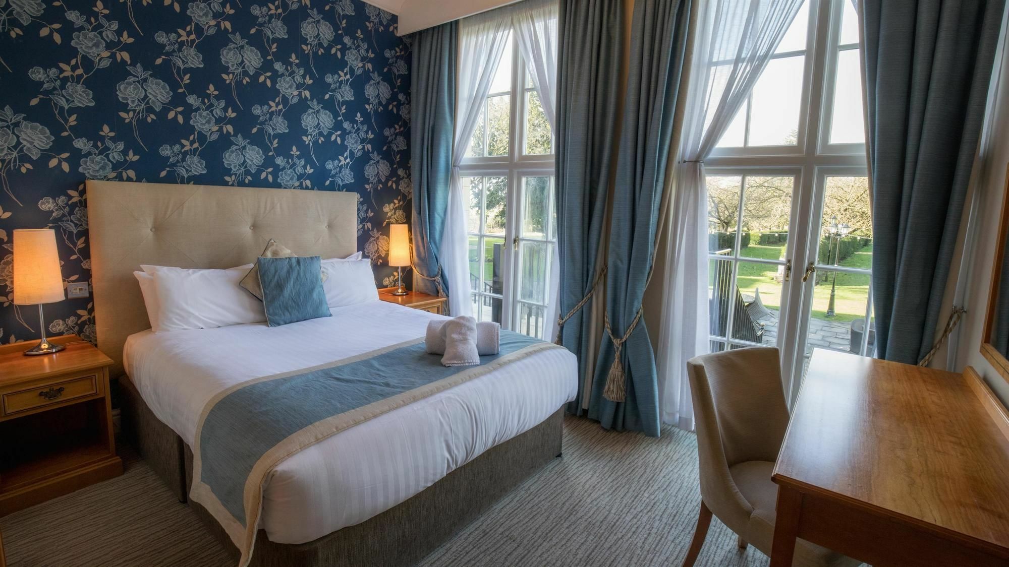 Hazlewood Castle & Spa Tadcaster Esterno foto